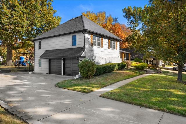 9504 W 106TH Street, Overland Park, KS 66212