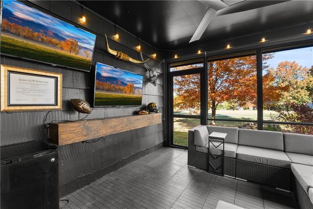 9504 W 106TH Street, Overland Park, KS 66212