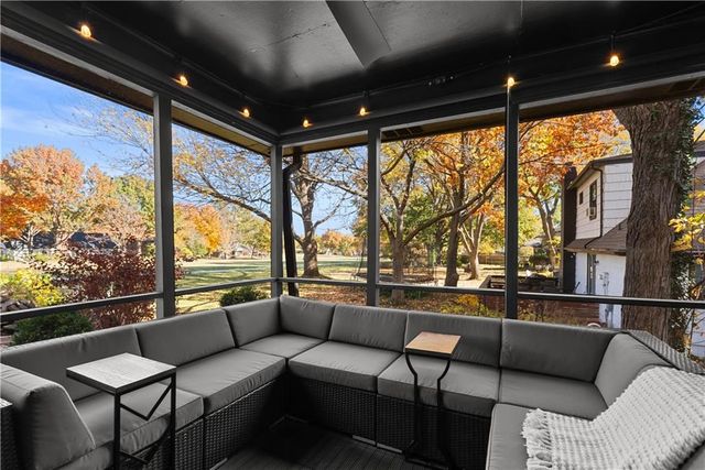 9504 W 106TH Street, Overland Park, KS 66212