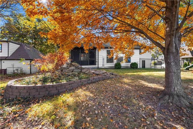 9504 W 106TH Street, Overland Park, KS 66212