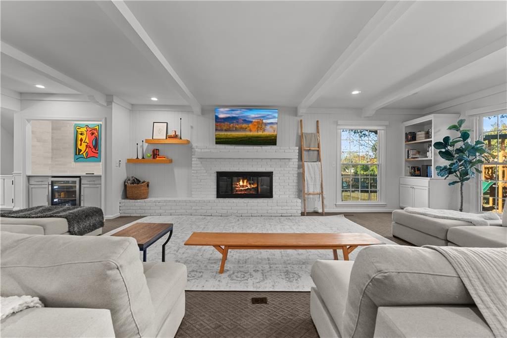 9504 W 106TH Street, Overland Park, KS 66212