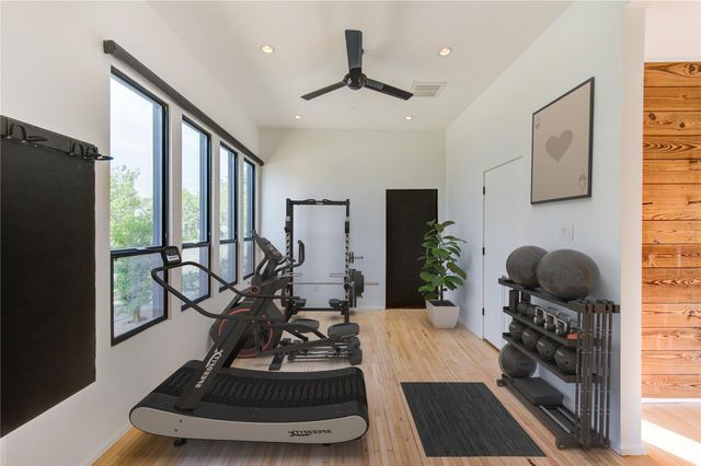 401 Cosmos Street, Houston, TX 77009