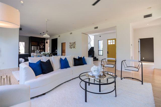 401 Cosmos Street, Houston, TX 77009