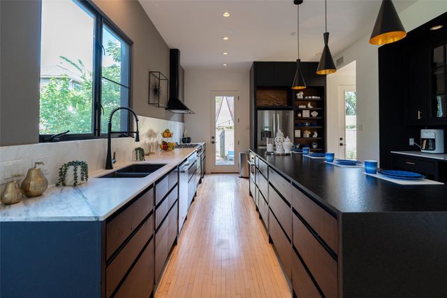401 Cosmos Street, Houston, TX 77009