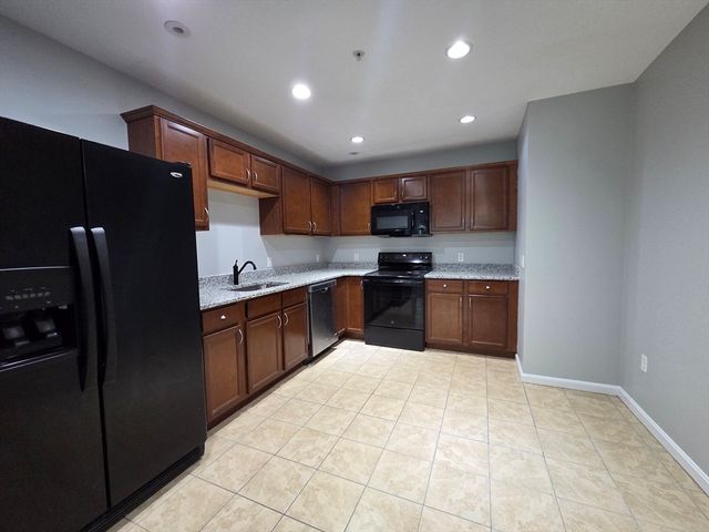 70 Oak Street Extension 3D, Brockton, MA 02301