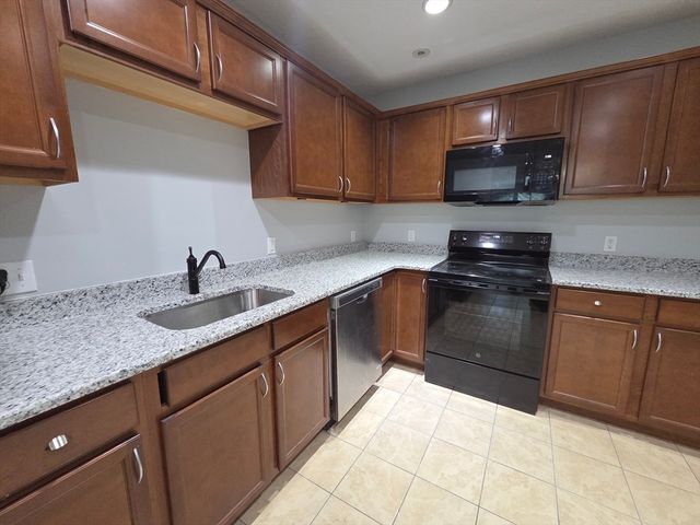 70 Oak Street Extension 3D, Brockton, MA 02301