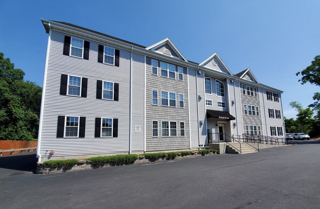 70 Oak Street Extension 3D, Brockton, MA 02301