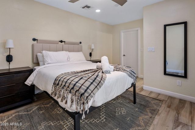 5839 E VOLTAIRE Avenue, Scottsdale, AZ 85254