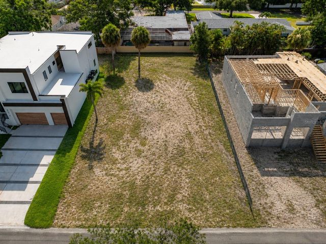 208 S TREASURE DRIVE, Tampa, FL 33609