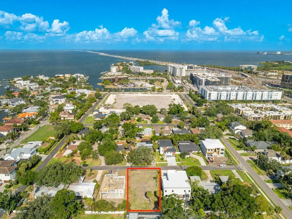 208 S TREASURE DRIVE, Tampa, FL 33609