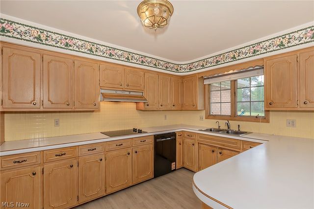 1987 Burlington Road, Akron, OH 44313