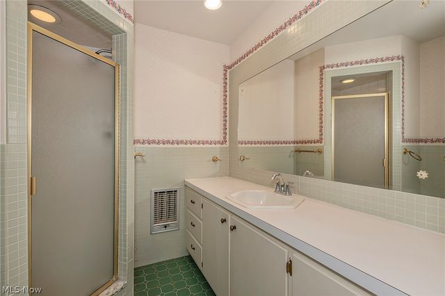 1987 Burlington Road, Akron, OH 44313