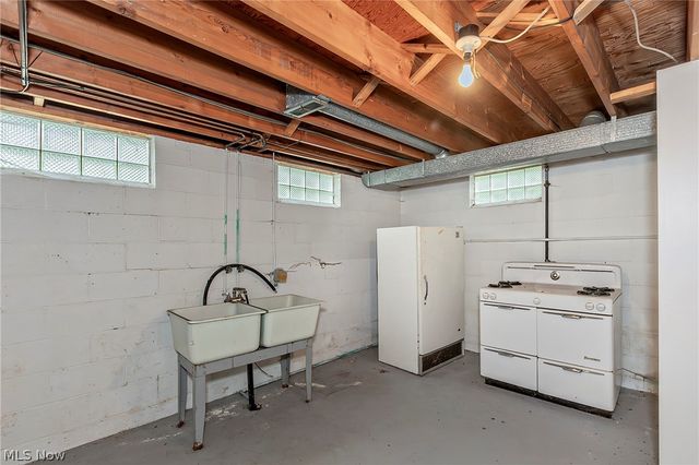 1987 Burlington Road, Akron, OH 44313