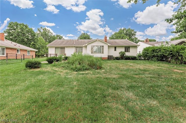 1987 Burlington Road, Akron, OH 44313
