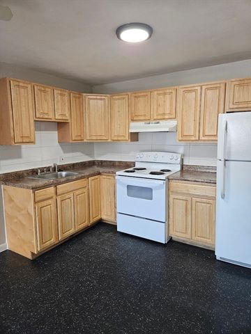 572 Cummins Highway 12, Boston, MA 02126