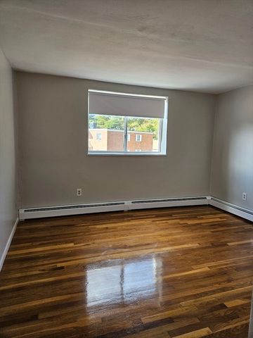 572 Cummins Highway 12, Boston, MA 02126