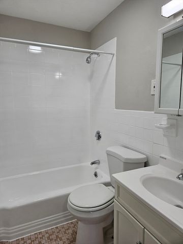 572 Cummins Highway 12, Boston, MA 02126