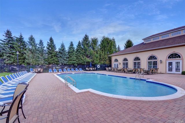 9 Shelly Lane, Mount Sinai, NY 11766