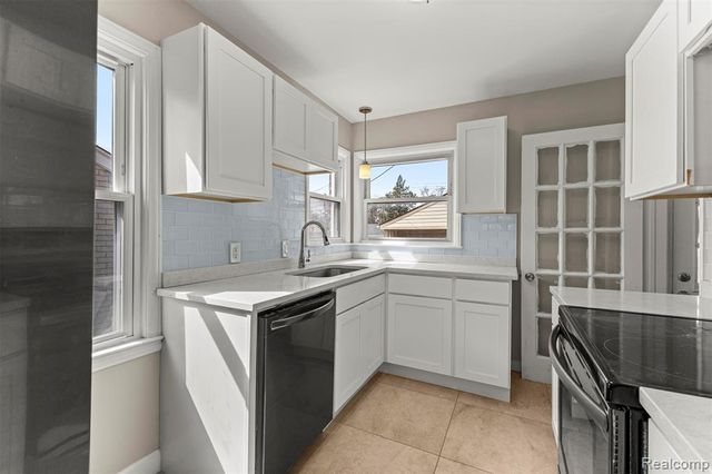 11321 Lenore Avenue, Redford, MI 48239