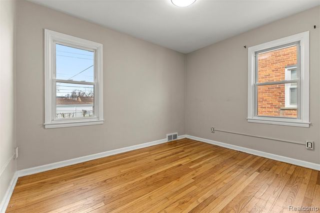 11321 Lenore Avenue, Redford, MI 48239