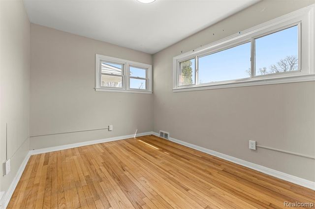 11321 Lenore Avenue, Redford, MI 48239
