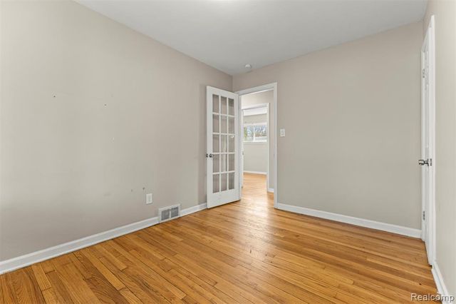 11321 Lenore Avenue, Redford, MI 48239