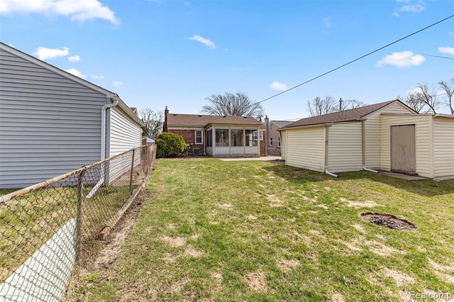 11321 Lenore Avenue, Redford, MI 48239