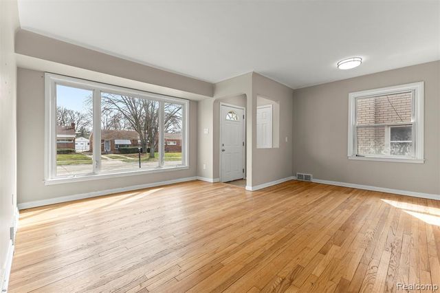 11321 Lenore Avenue, Redford, MI 48239