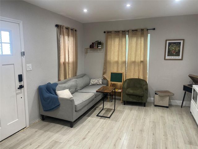 4005 N MYRTLE AVENUE, Tampa, FL 33603