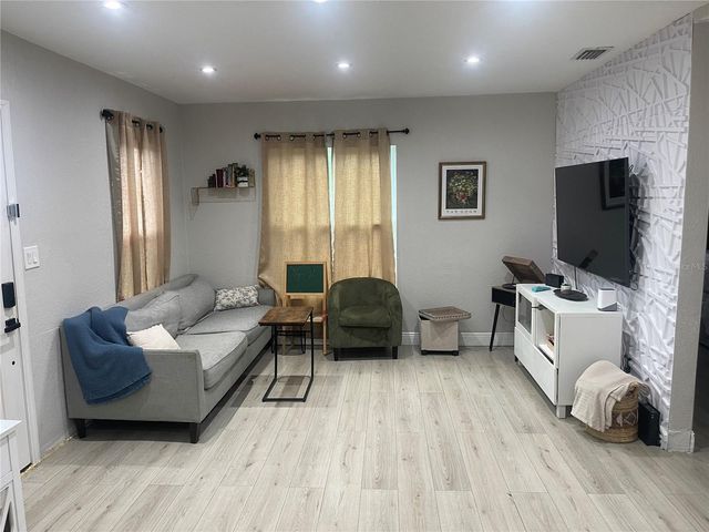 4005 N MYRTLE AVENUE, Tampa, FL 33603