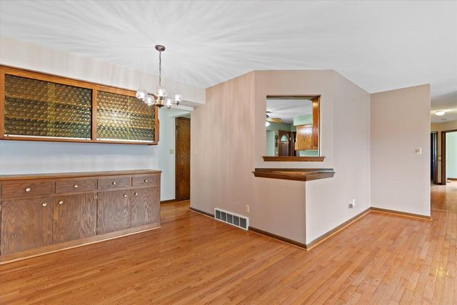1135 Country Highlands DRIVE, Hubertus, WI 53033