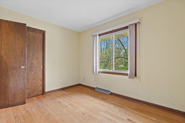 1135 Country Highlands DRIVE, Hubertus, WI 53033