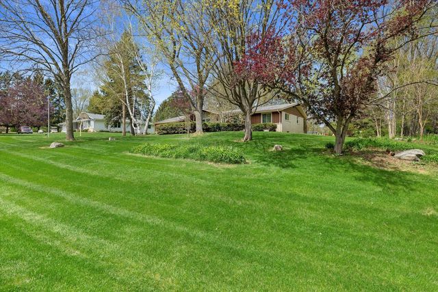 1135 Country Highlands DRIVE, Hubertus, WI 53033