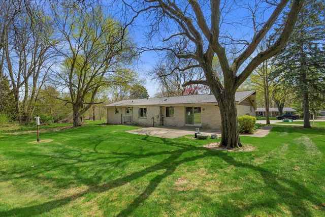 1135 Country Highlands DRIVE, Hubertus, WI 53033