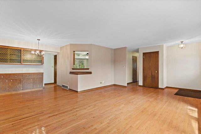 1135 Country Highlands DRIVE, Hubertus, WI 53033