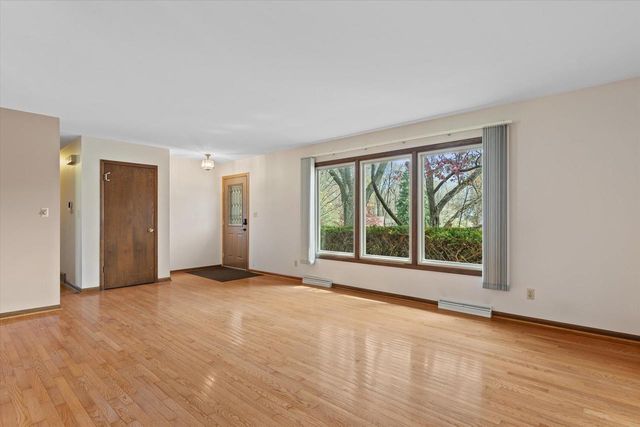 1135 Country Highlands DRIVE, Hubertus, WI 53033