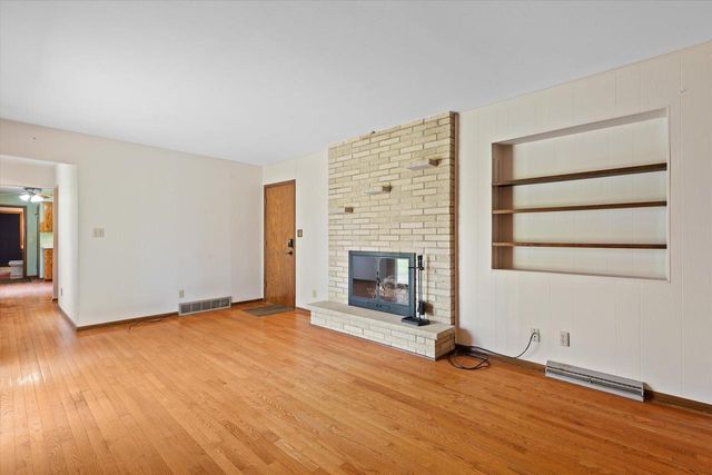 1135 Country Highlands DRIVE, Hubertus, WI 53033