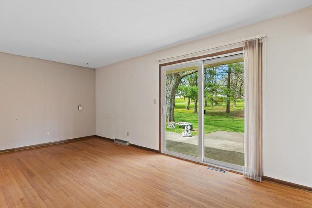 1135 Country Highlands DRIVE, Hubertus, WI 53033