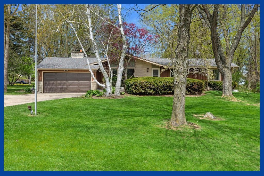 1135 Country Highlands DRIVE, Hubertus, WI 53033