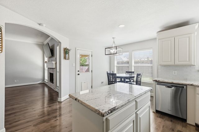 557 Jeffdale Drive, Burleson, TX 76028