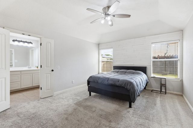 557 Jeffdale Drive, Burleson, TX 76028