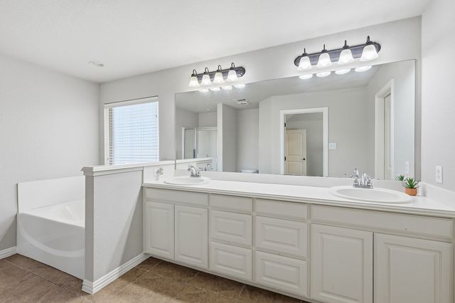 557 Jeffdale Drive, Burleson, TX 76028