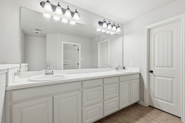 557 Jeffdale Drive, Burleson, TX 76028