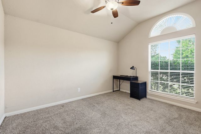 557 Jeffdale Drive, Burleson, TX 76028