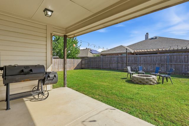 557 Jeffdale Drive, Burleson, TX 76028