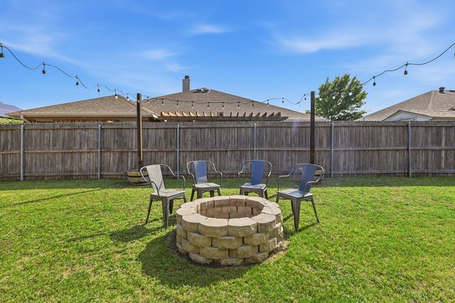 557 Jeffdale Drive, Burleson, TX 76028