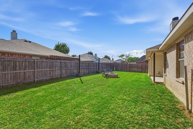 557 Jeffdale Drive, Burleson, TX 76028