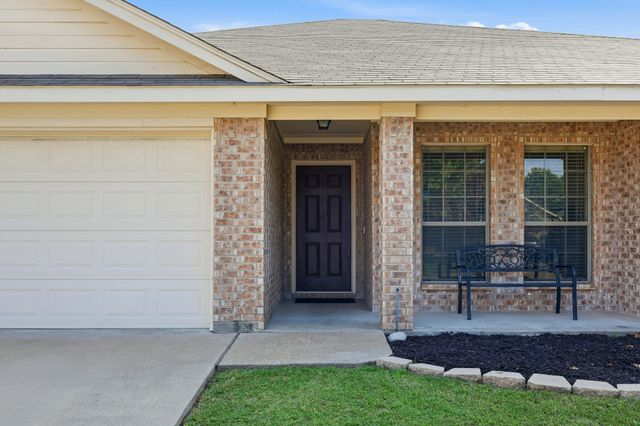 557 Jeffdale Drive, Burleson, TX 76028