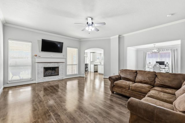 557 Jeffdale Drive, Burleson, TX 76028