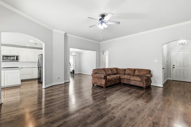 557 Jeffdale Drive, Burleson, TX 76028